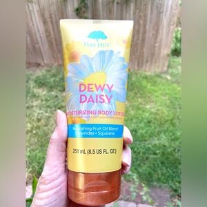 Dewy Daisy Moisturizing Body Lotion for hands and body care & self love 8.5 fl.